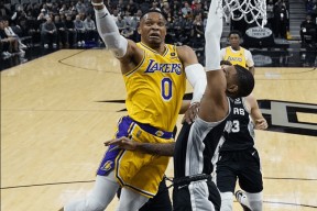 星空体育官网-赛前犹他爵士调整名单以备欧超杯，伤情更新环节打磨，更衣室稳定，阵容厚度经受考验(密尔沃基雄鹿vs犹他爵士)